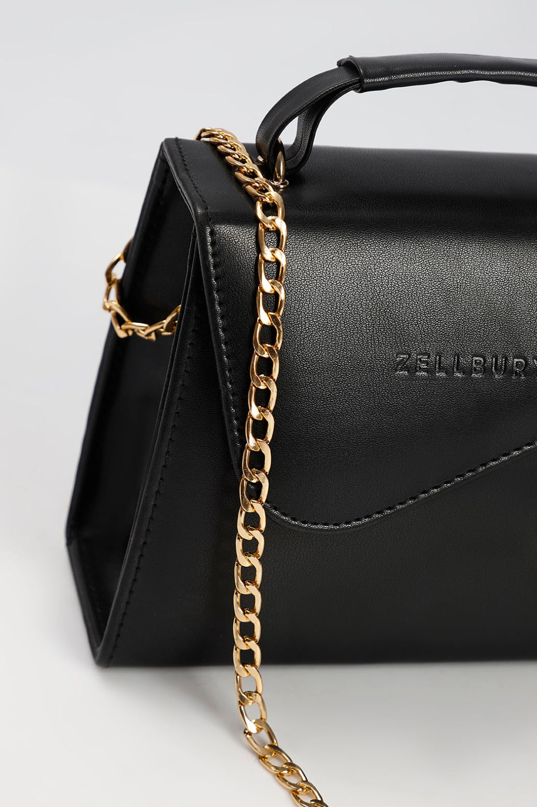✨ Elegant White Leather Handbag with Gold Chain Strap ✨