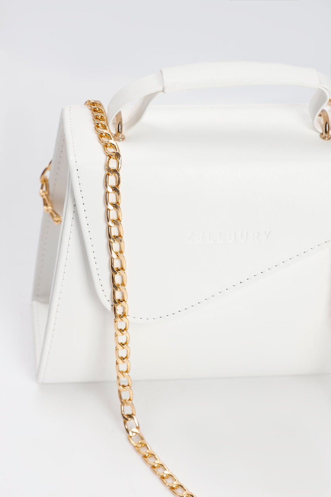 ✨ Elegant White Leather Handbag with Gold Chain Strap ✨