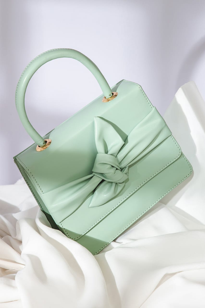 💚 Elegant Handbag with Bow